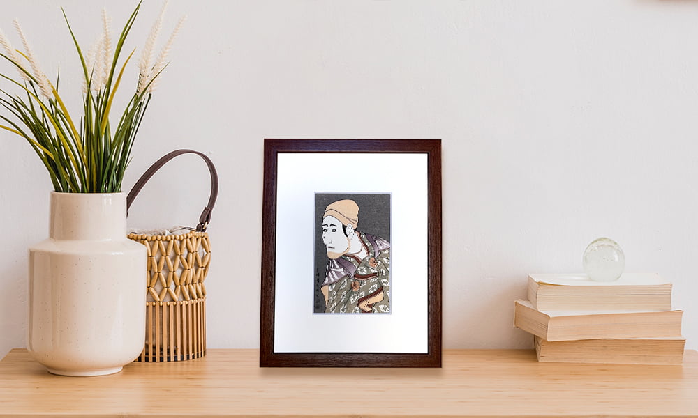 東洲斎写楽「八代目森田勘弥の駕籠駕籠舁鶯の次郎作」小型・ミニ浮世絵木版画を飾ったイメージ写真