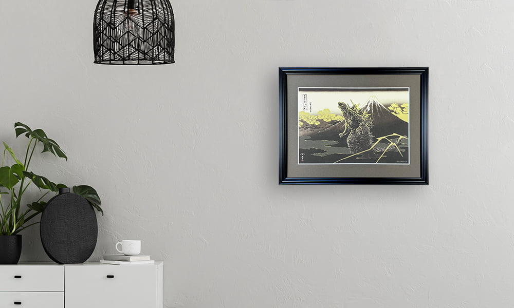 ゴジラ浮世絵 ジークレー版画「富嶽三十六景 山下白雨」を飾ったイメージ写真